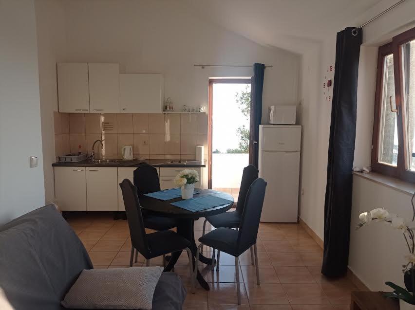 Apartmani Zdenka Savar-Maslina Extérieur photo