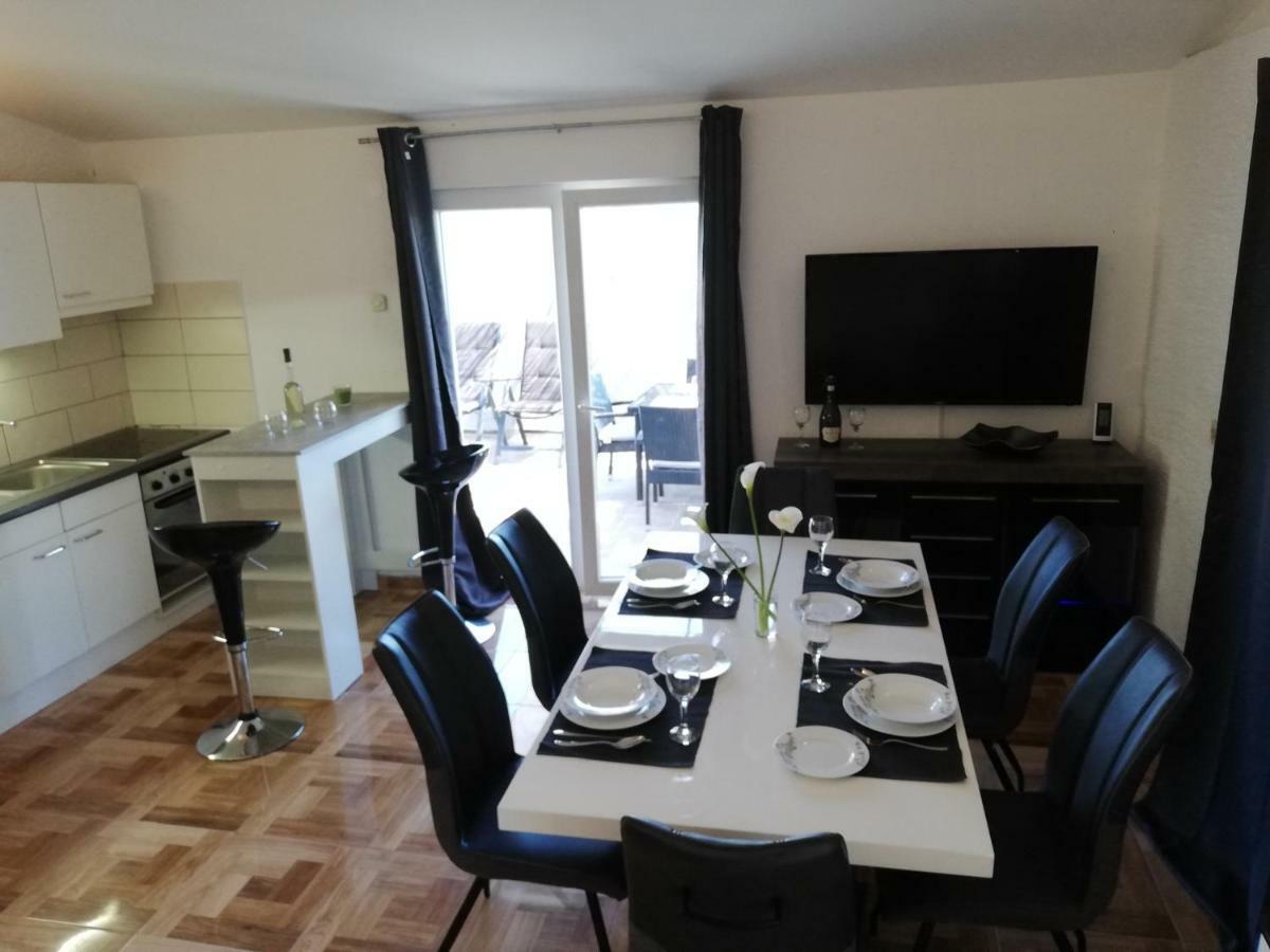Apartmani Zdenka Savar-Maslina Extérieur photo