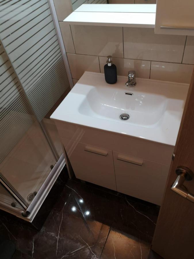 Apartmani Zdenka Savar-Maslina Extérieur photo